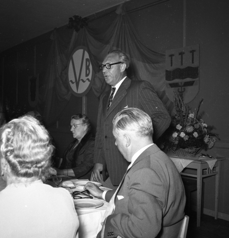 Vibroverkens 20-årsjubileum, John Lager talar, Ljungby, År 1954 HD.3.48.8 (FILEminimizer)