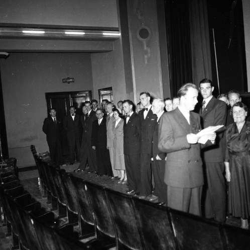 Vibroverkens 20-årsjubileum, Trotjänare tackas på Grand, Ljungby, År 1954 HD.3.48.5 (FILEminimizer)